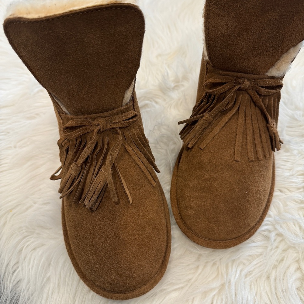 Great❗️BEARPAW Christie Suede Sheepskin Fringe Boots – Hickory (Chestnut Brown) - Picture 7 of 10